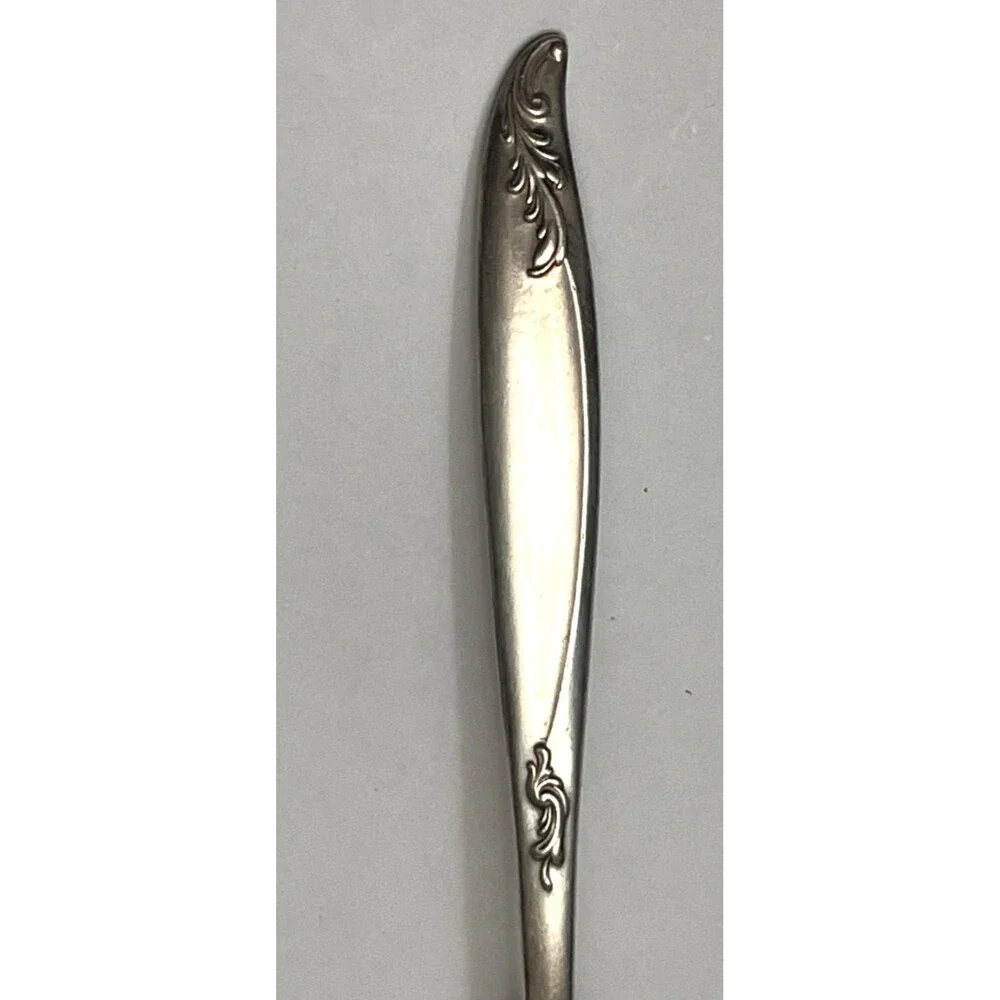 Holmes Edwards IS Deep Silver Woodsong Berry Serving Spoon Silverplate‎ USA Made